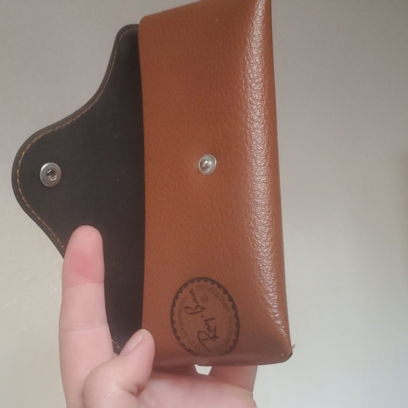 Ray-Ban Brown Leather Like Case With Black Stamp. - Picture 5 of 7